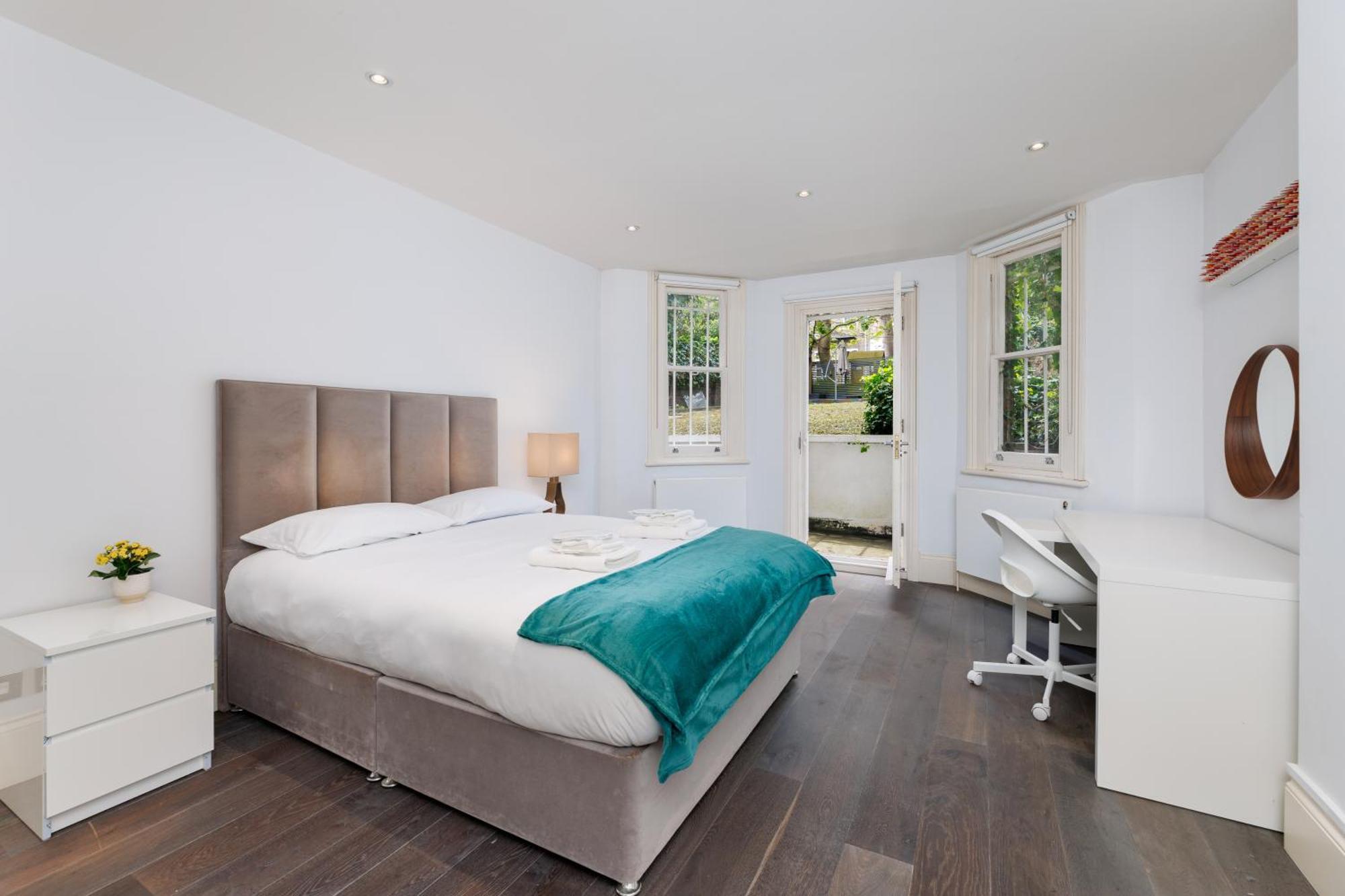 Apartment Spacious 2-bed Flat / 10 Mins From The Centre
