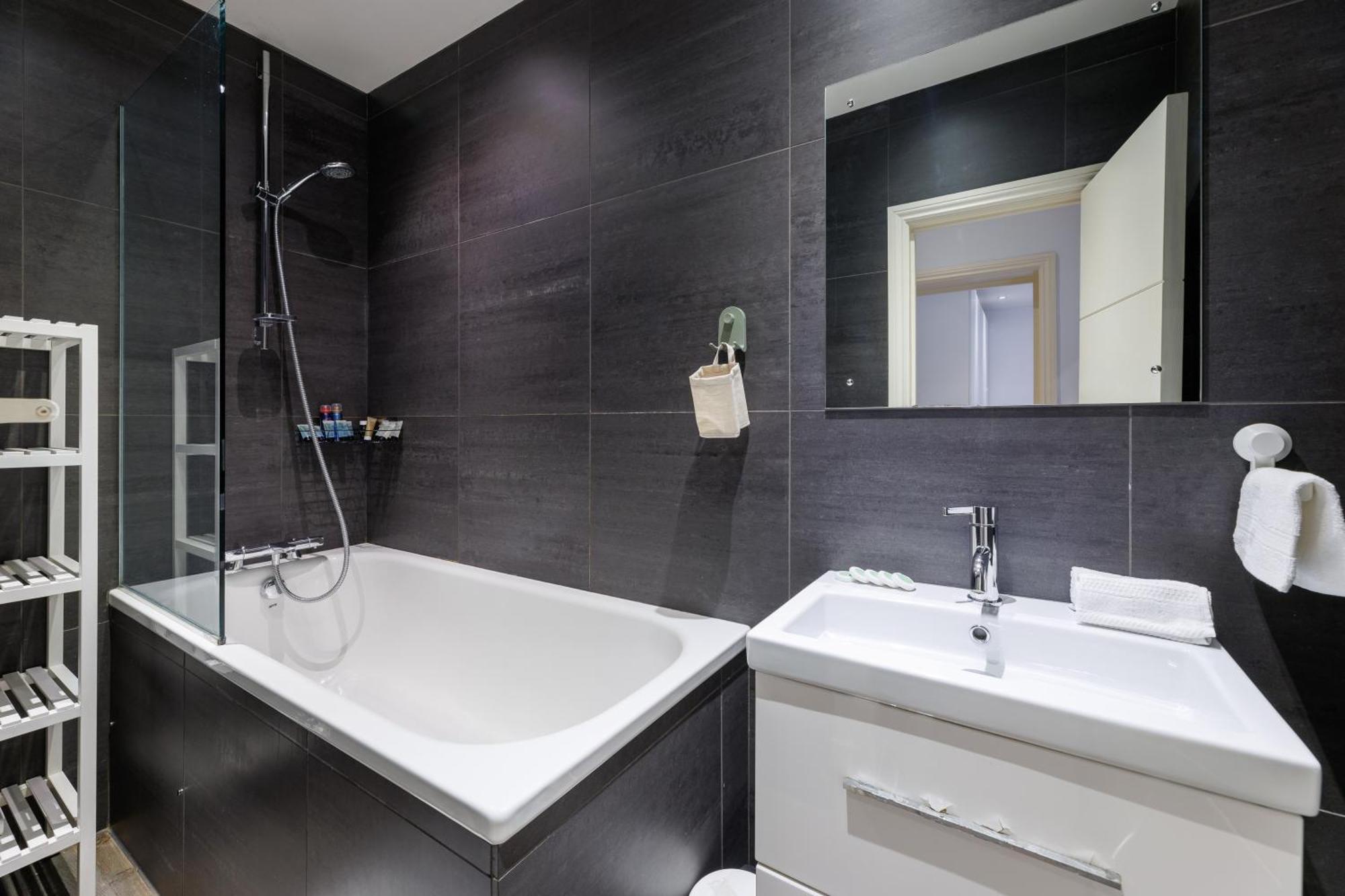 Spacious 2-bed Flat / 10 Mins From The Centre London