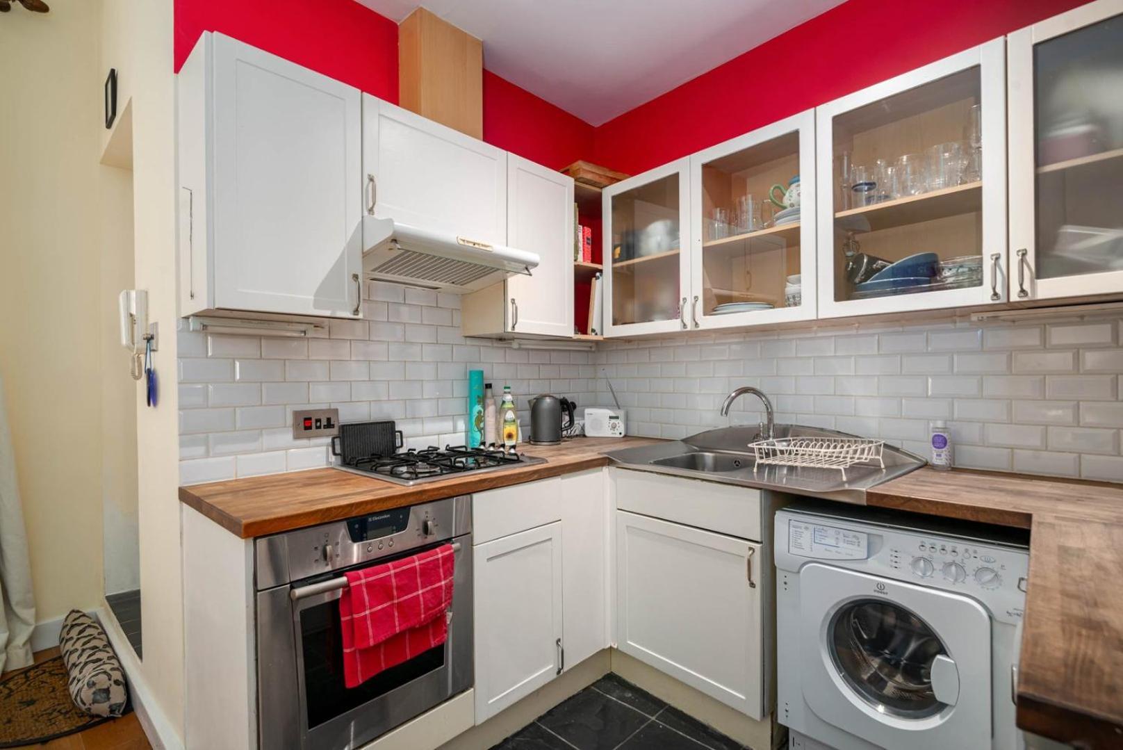 Guestready - Former Pub-turned-one Bedroom Flat London