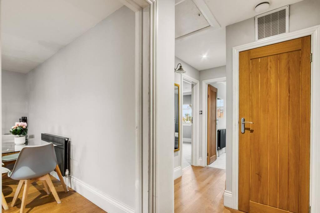 Modern 2 Bed 2 Bath Chelsea
