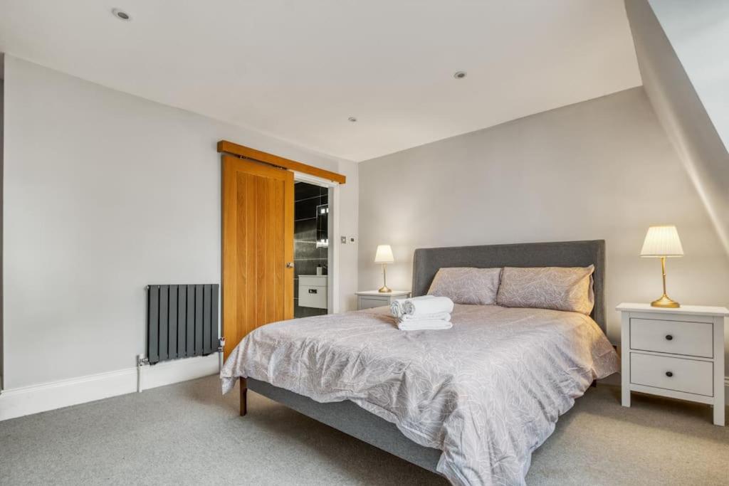 Modern 2 Bed 2 Bath Chelsea