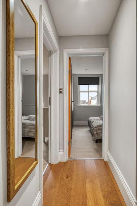 Modern 2 Bed 2 Bath Chelsea