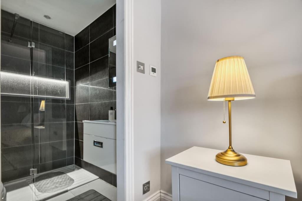 Modern 2 Bed 2 Bath Chelsea London