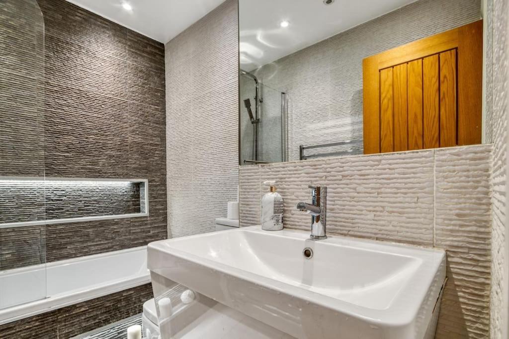 Apartment Modern 2 Bed 2 Bath Chelsea