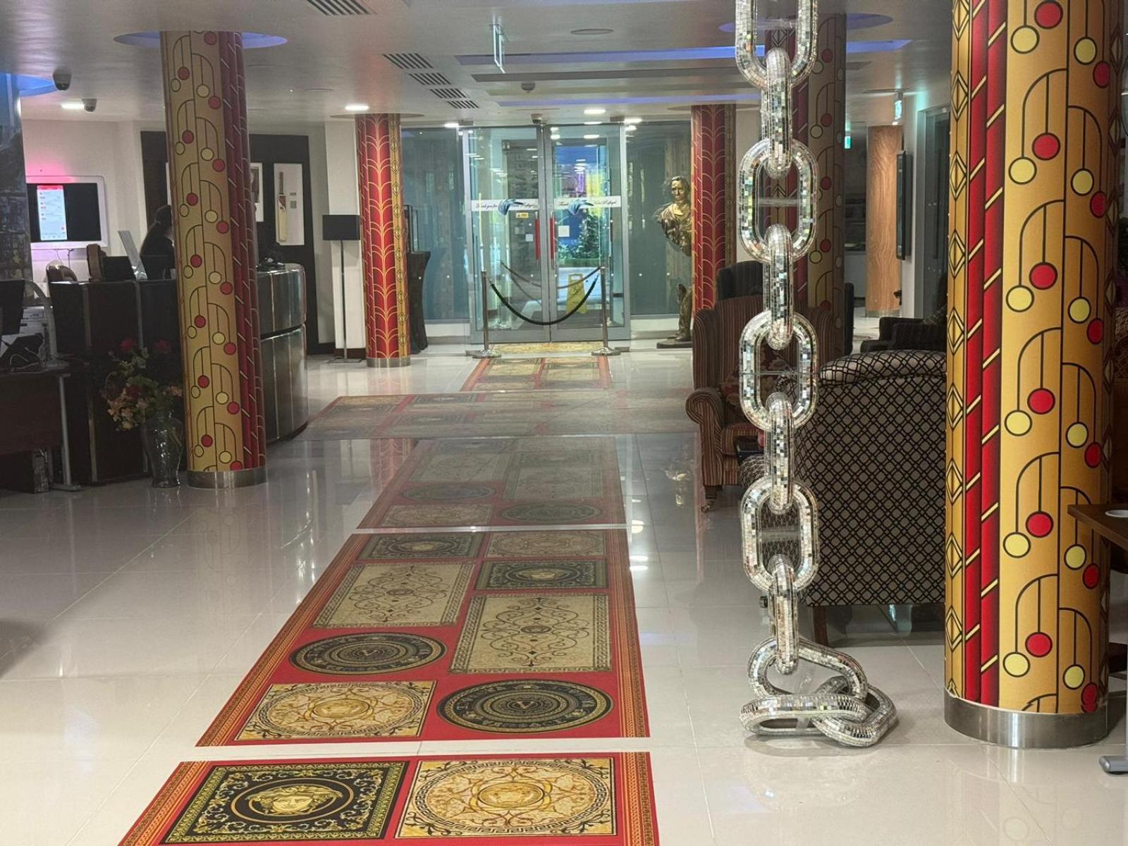 Rafayel & Hotell