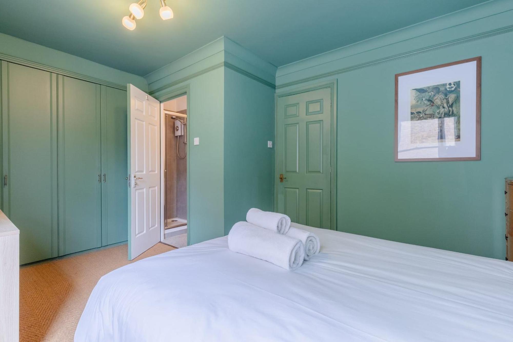 Bright 3 Bedroom House Near King's Cross Stpancras Holiday home *
