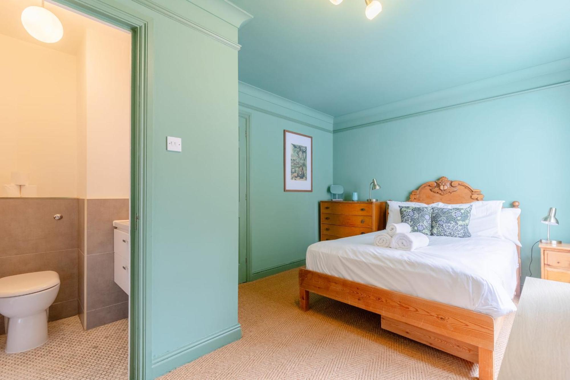 Bright 3 Bedroom House Near King's Cross Stpancras Holiday home *