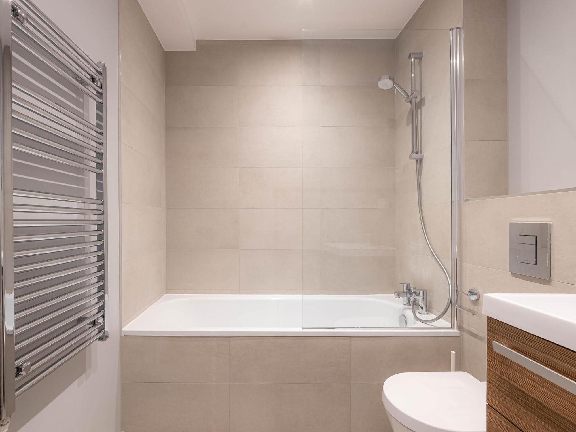 Luxurious Hackney Near Train Station *