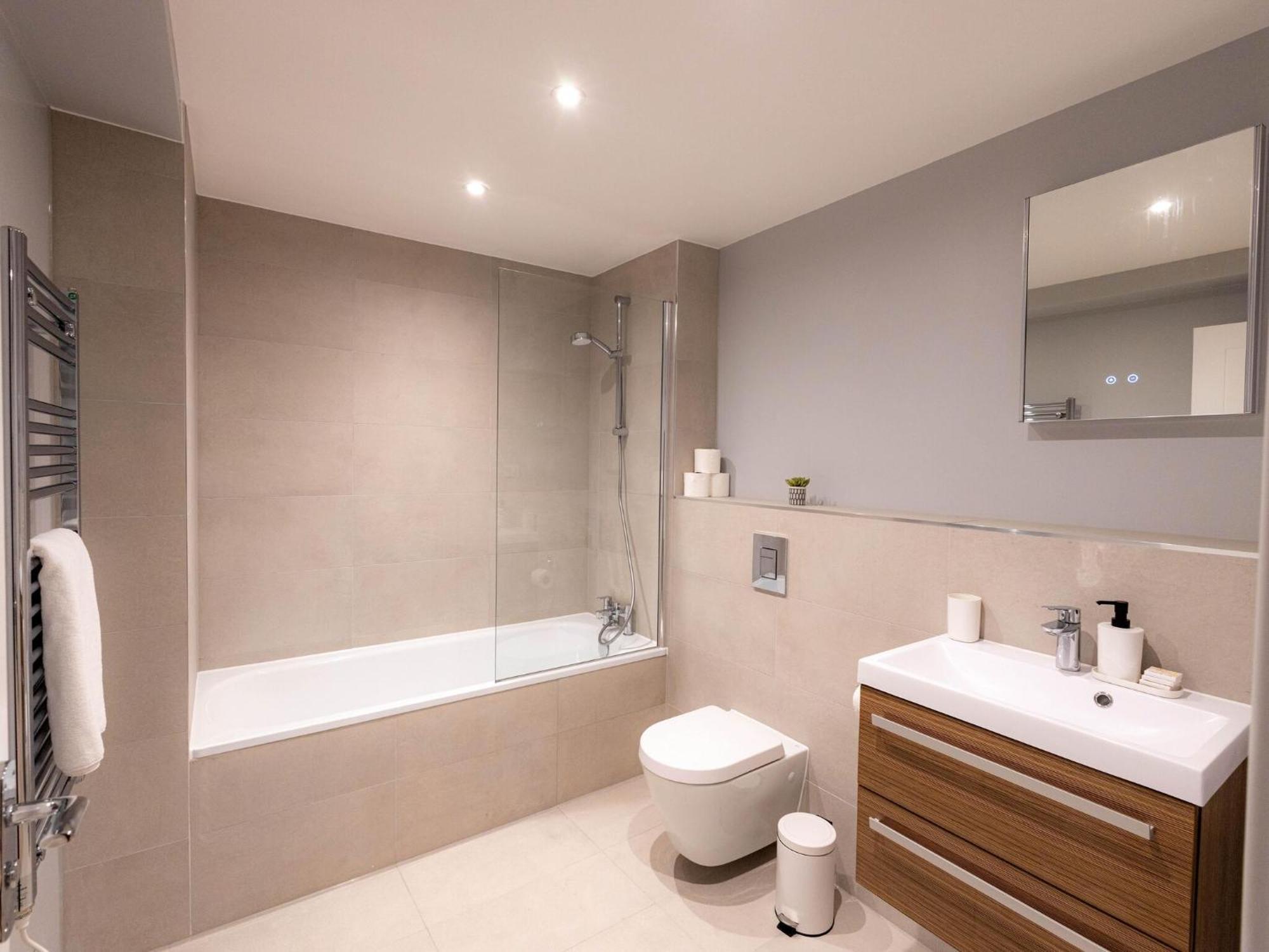 Luxurious Hackney Near Train Station London