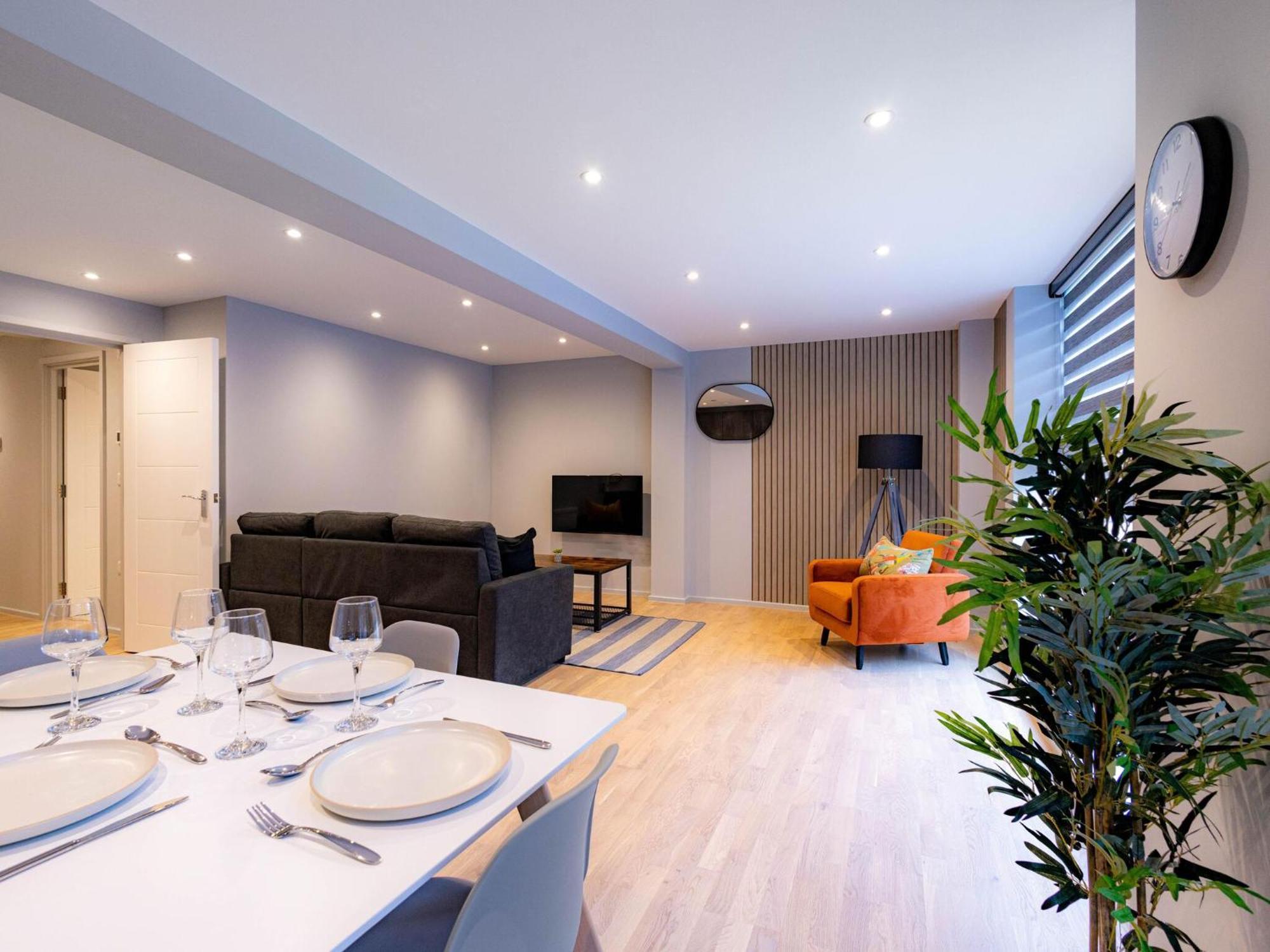 Luxurious Hackney Near Train Station