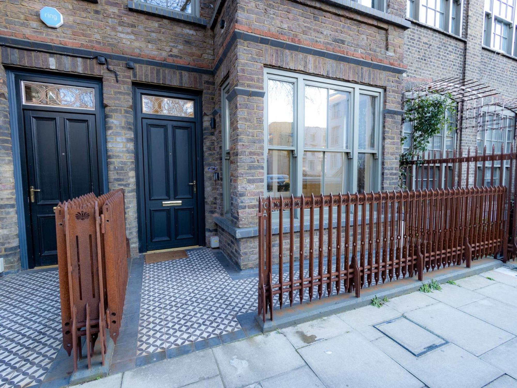 Modern Deluxe Five Bedroom House Near Chalk Farm Station By Belvilla Apartamento