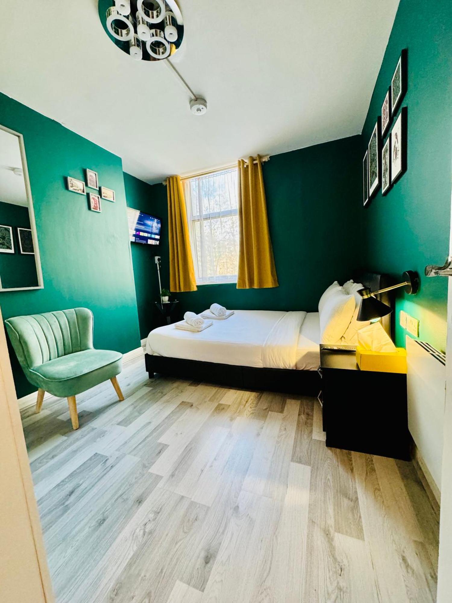 Unique Studio Flat In City 1110 London