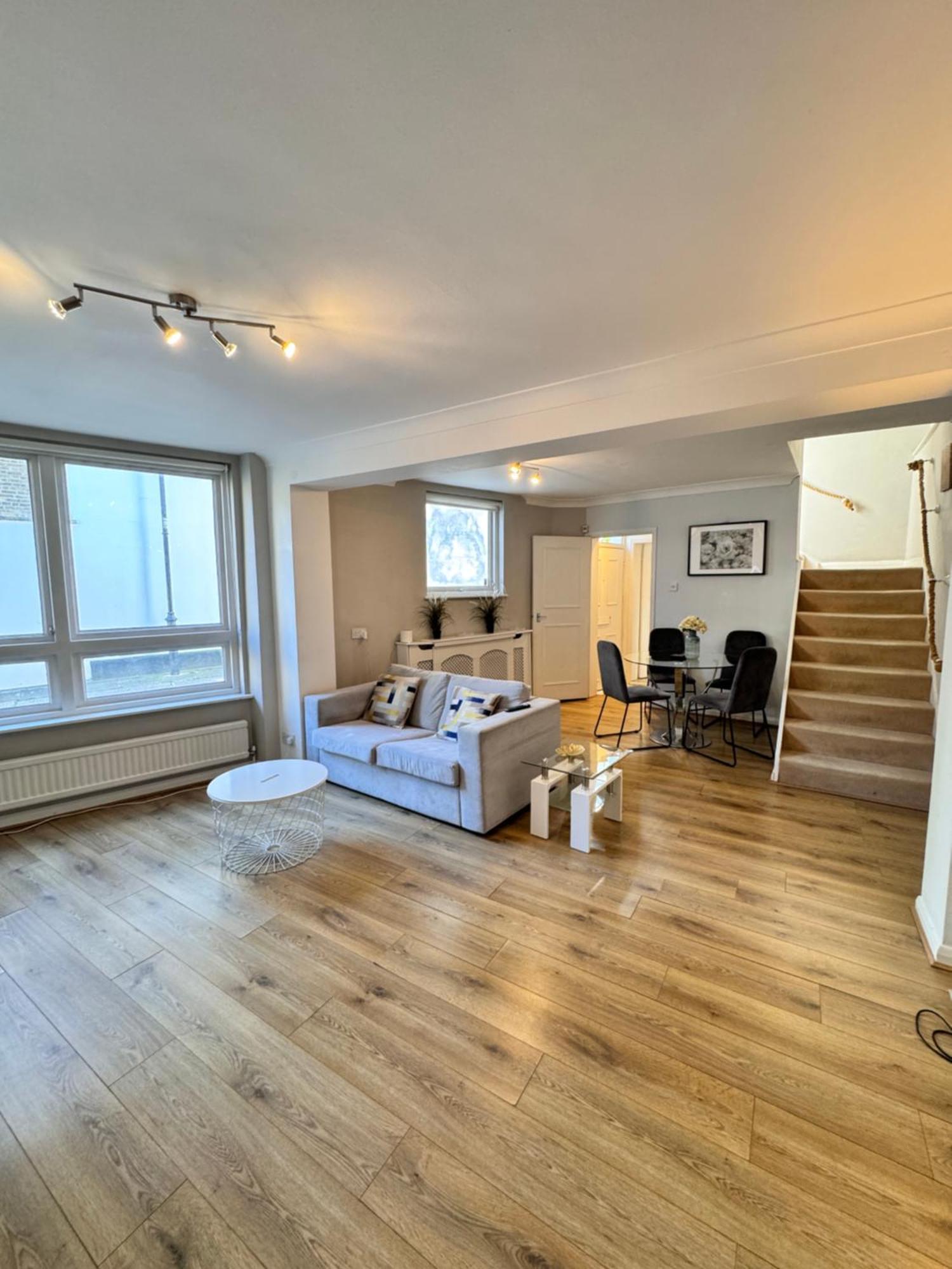 Kensington 2 Bedroom House-big Living Area And Kitchen-harrods-national History Museum-hyde Park-near 2 Underground Lines Holiday home