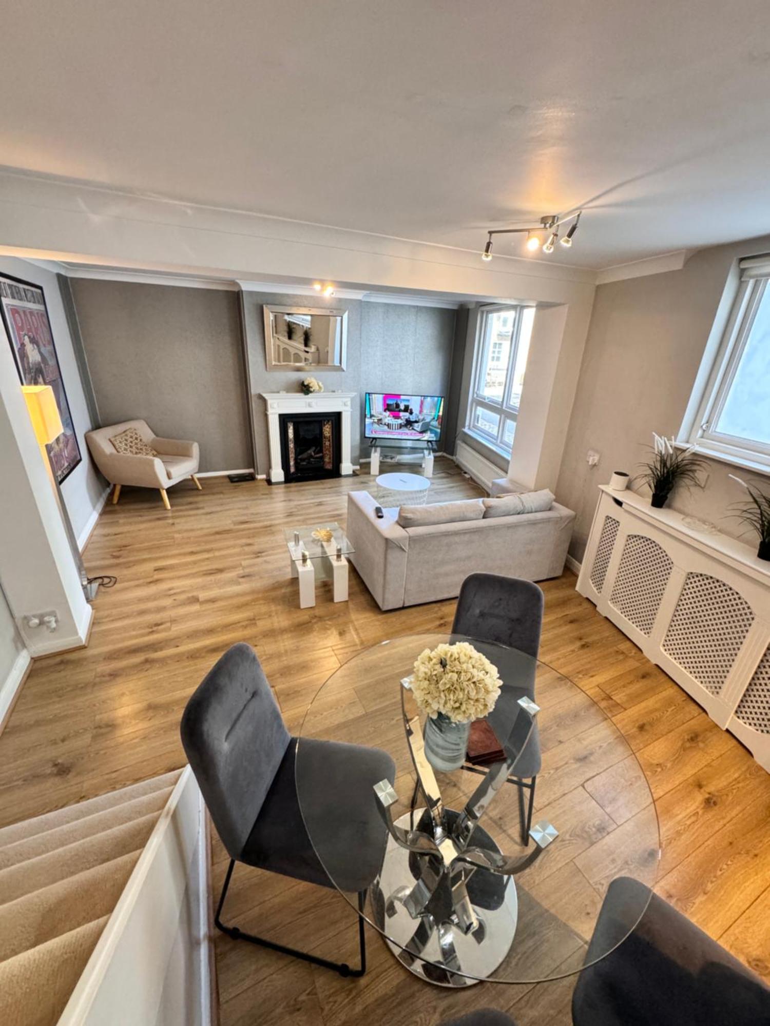 Kensington 2 Bedroom House-big Living Area And Kitchen-harrods-national History Museum-hyde Park-near 2 Underground Lines Holiday home London