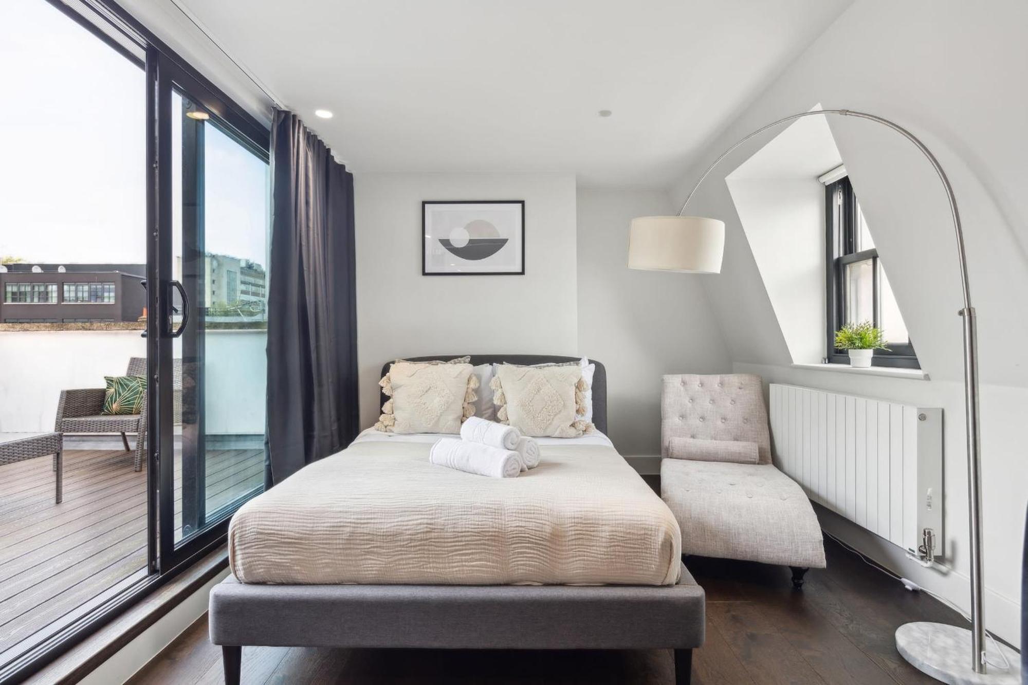 3br Penthouse With Terrace - Cityapartmentstay * London