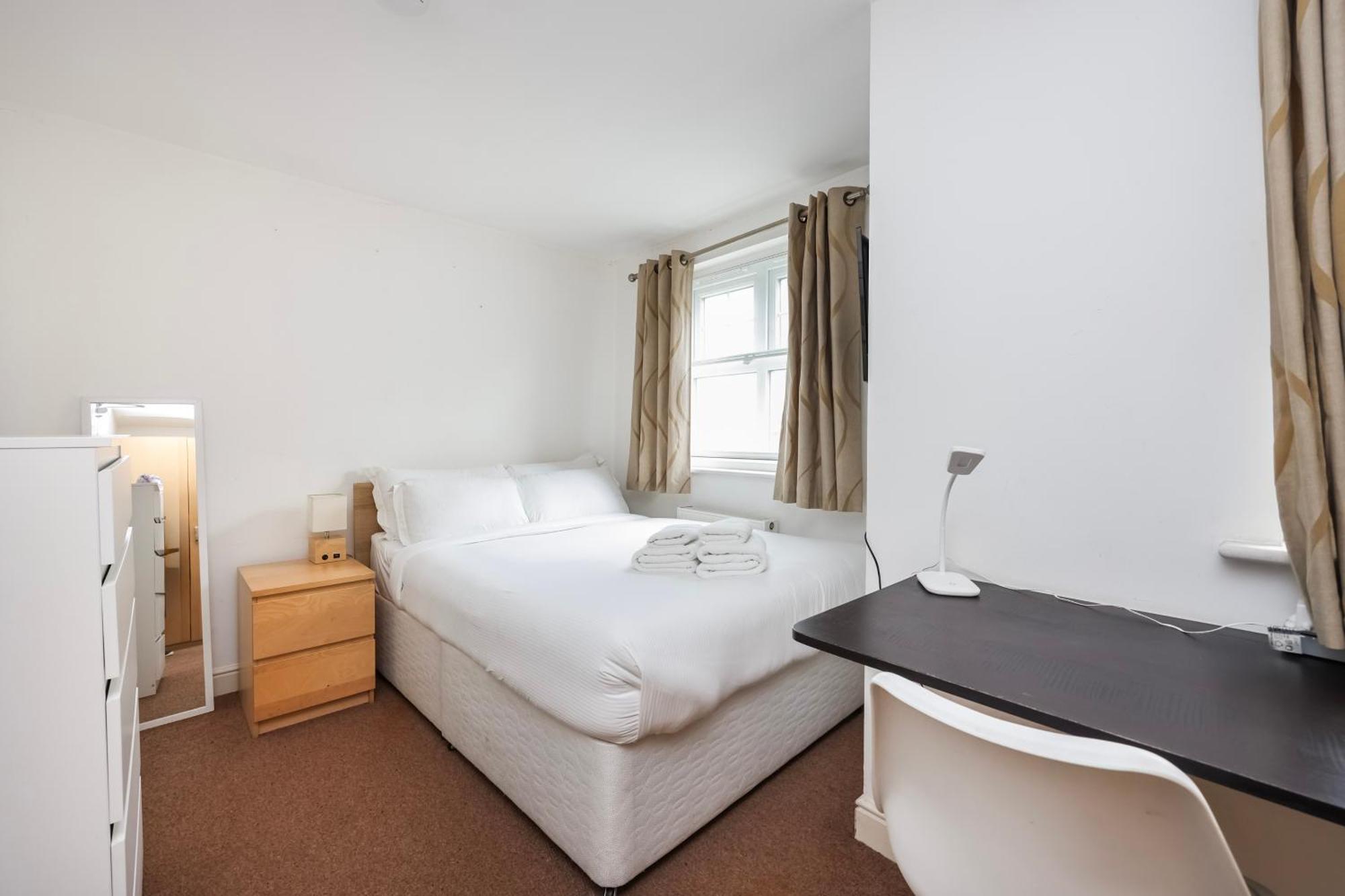 Apartment Vibrant Clapham Double Bedroom London