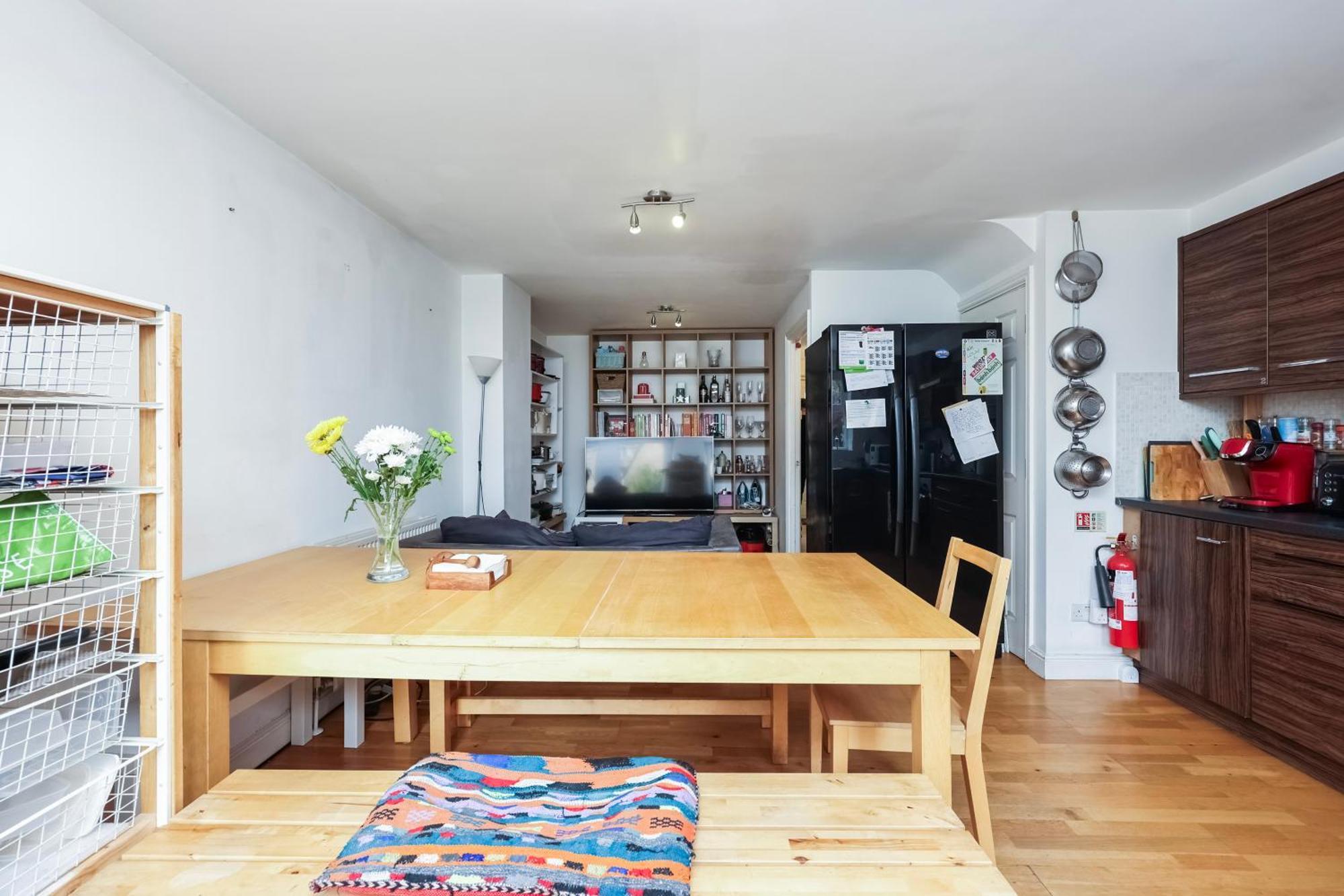 Vibrant Clapham Double Bedroom * London