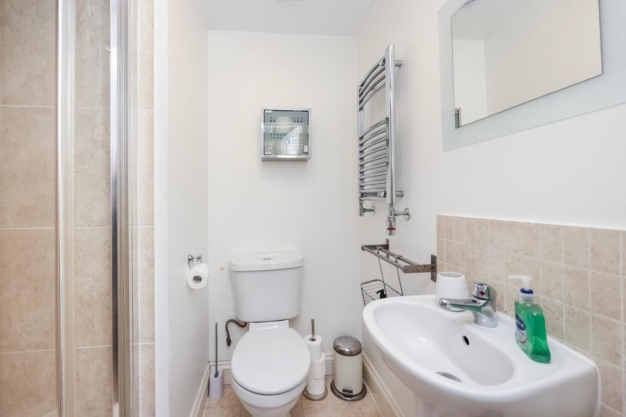 Vibrant Clapham Double Bedroom Apartment