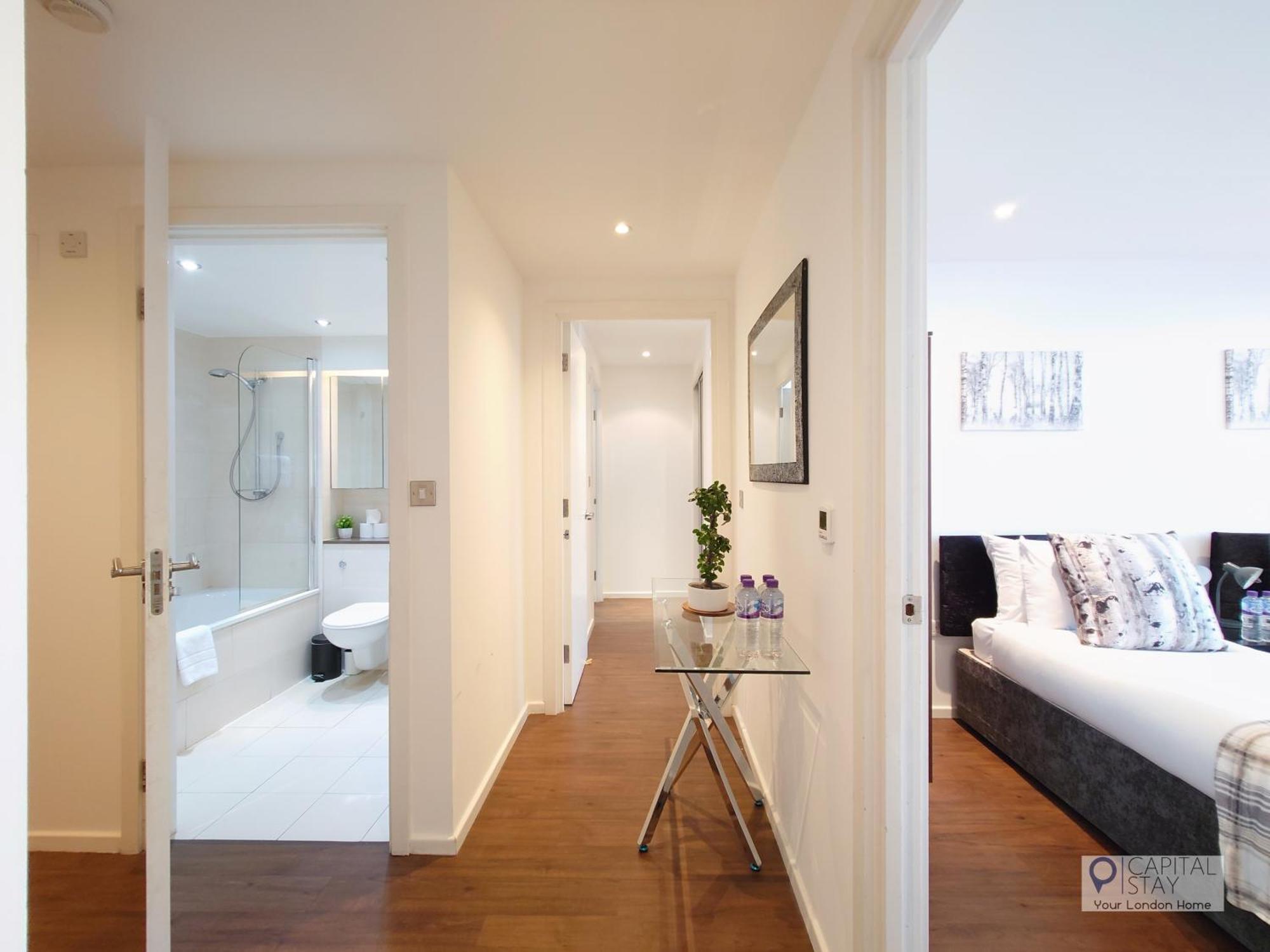 Apartment Deluxe Two Bed By Excel & O2