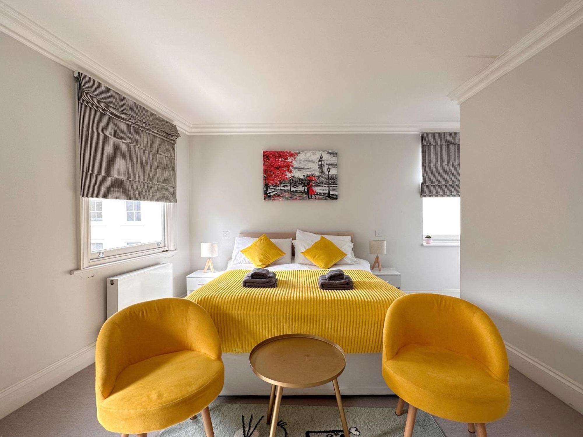 Spacious And Cosy 3brs 5f House In Heart Of Villa London