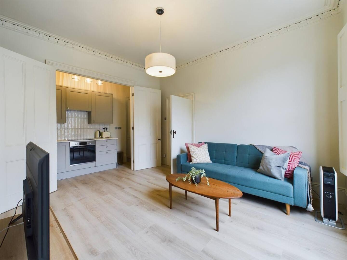 Pass The Keys Modern In East Apartment *