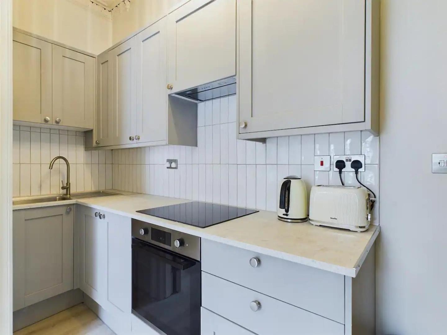 Pass The Keys Modern In East Apartment *