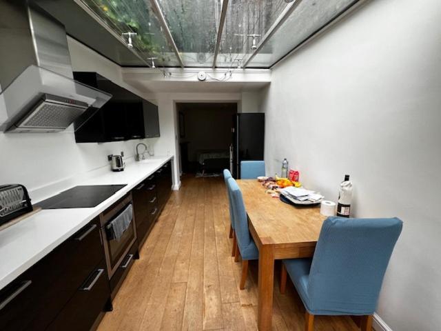 Apartment Warm And Comfortable Two-bedroom And Two-bathroom London