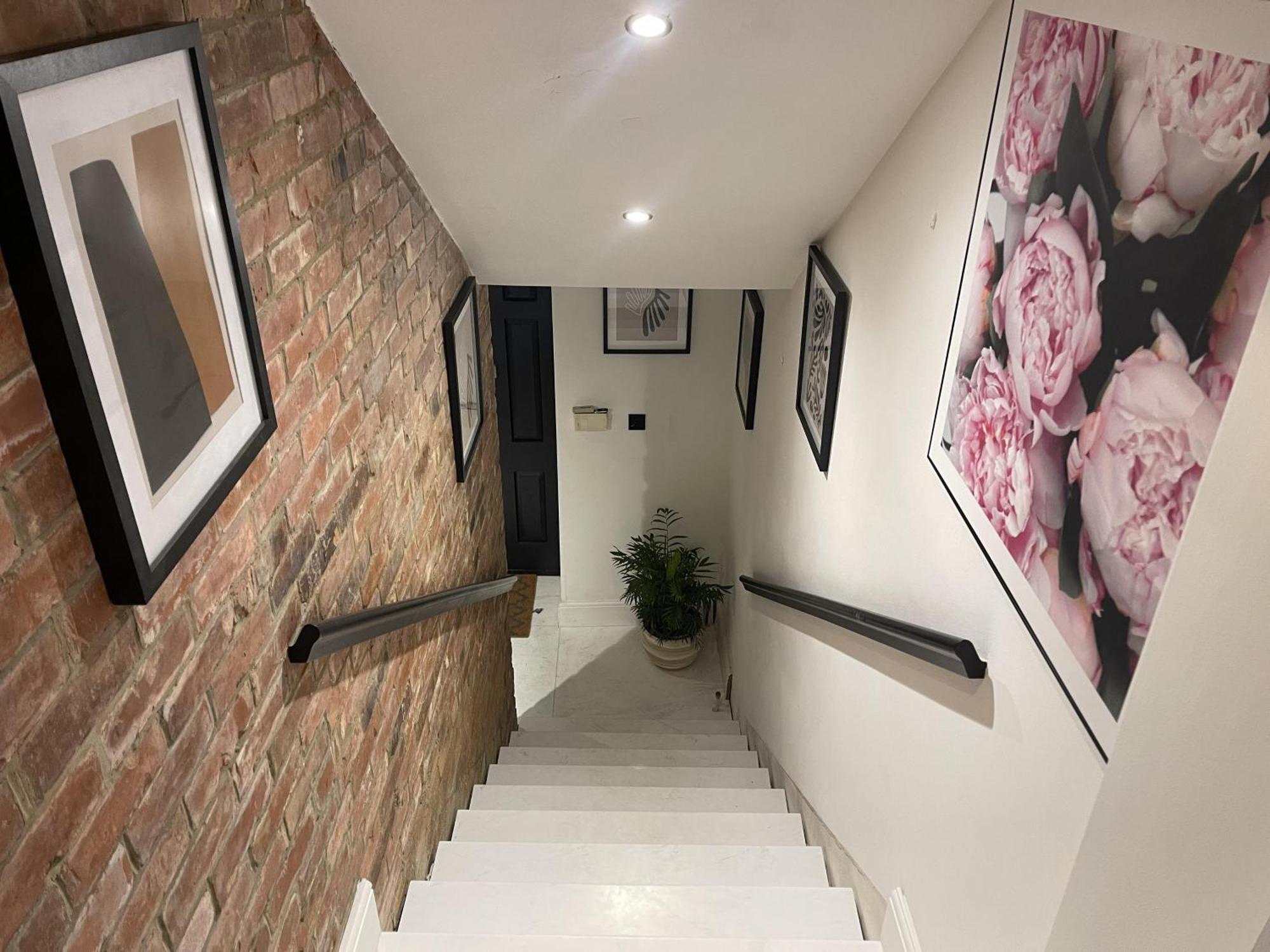 Immaculate 2-bed In Apartment London