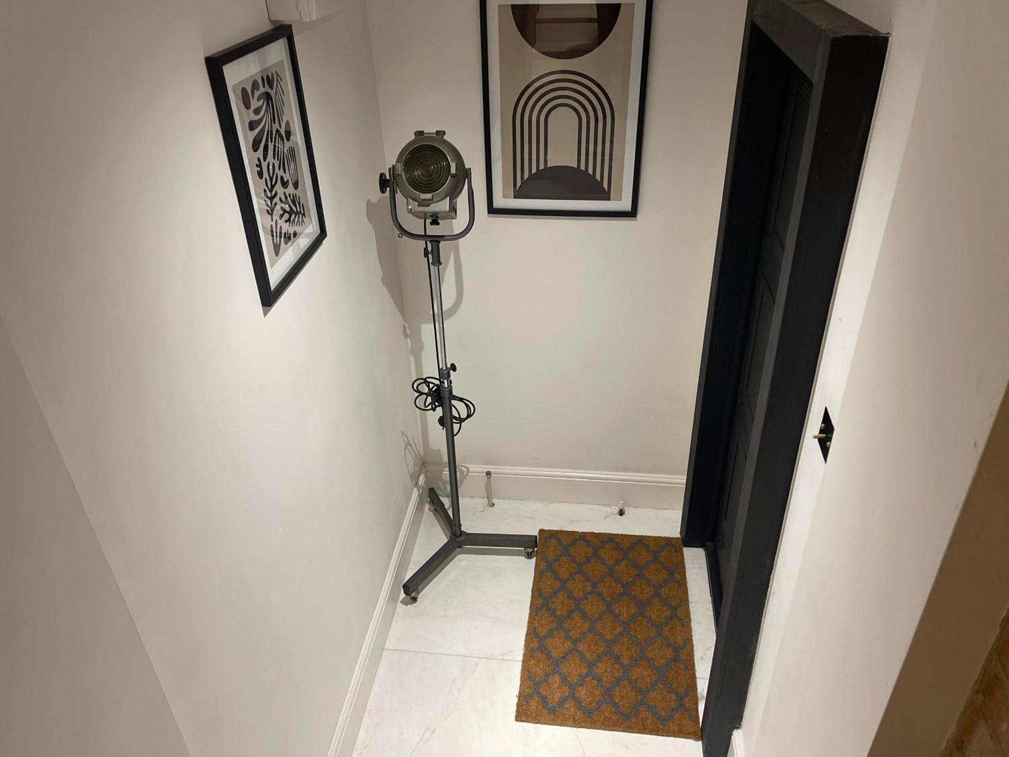 Immaculate 2-bed In Apartment *
