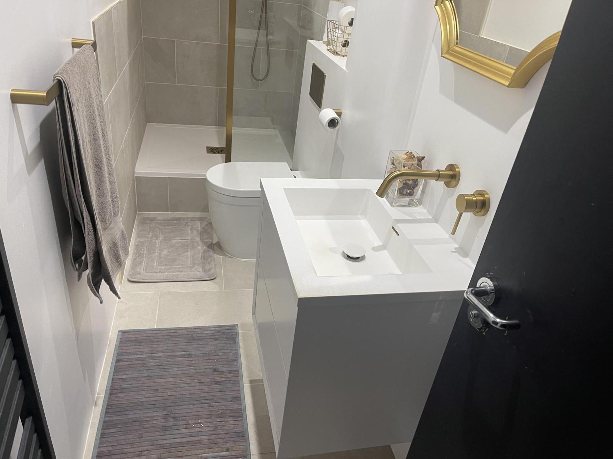 Immaculate 2-bed In London