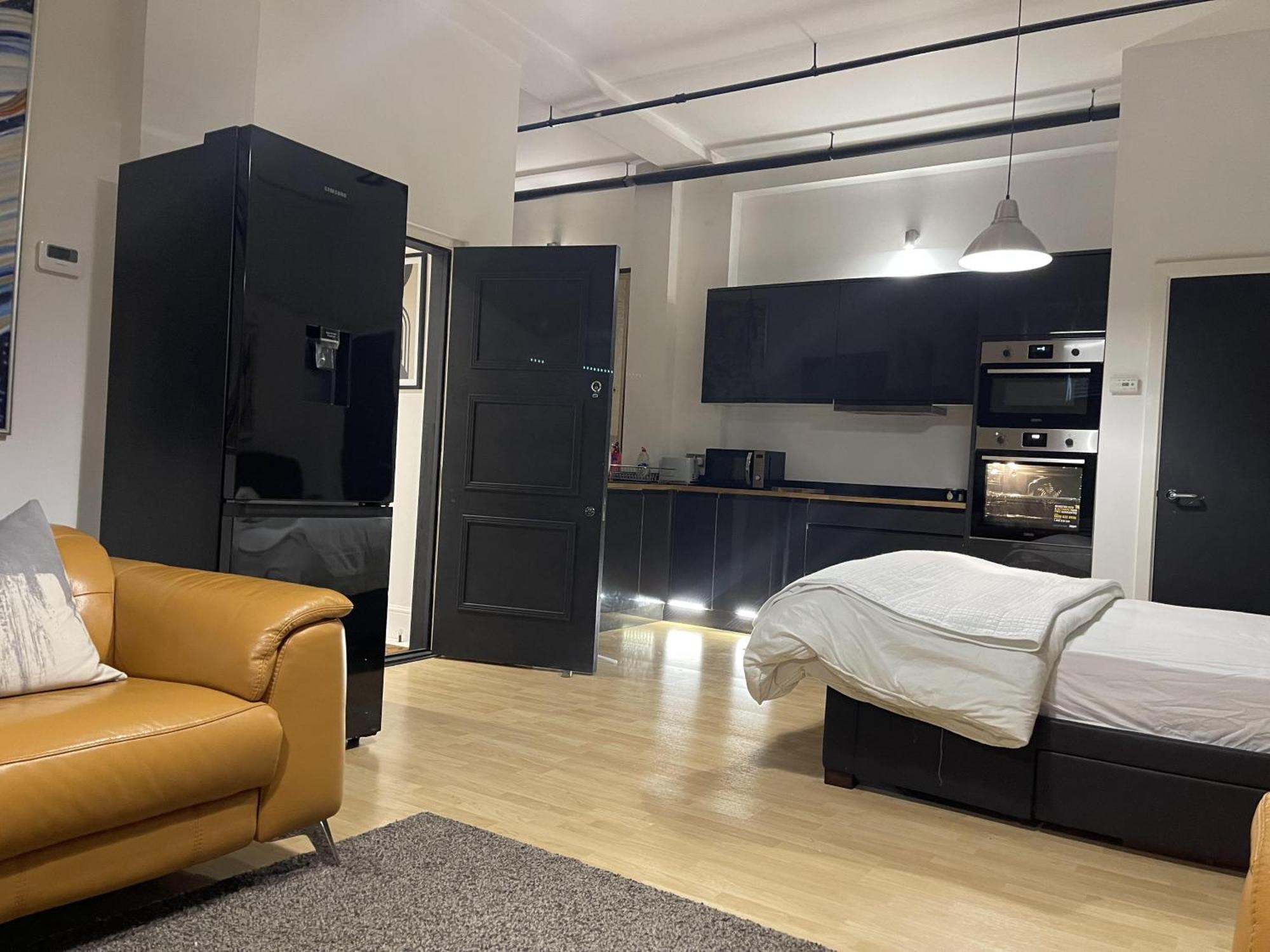 Immaculate 2-bed In Apartment London
