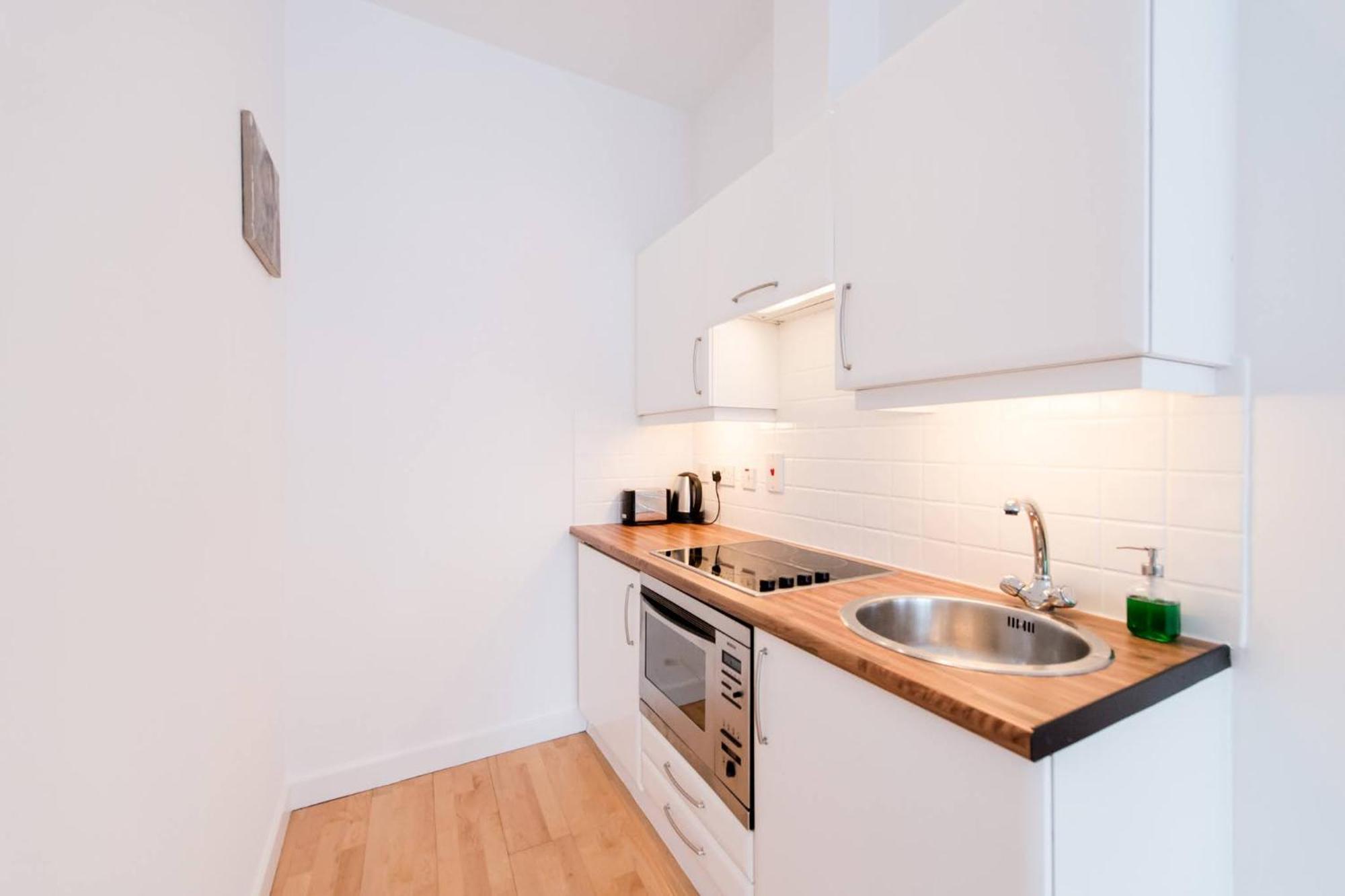 The William Wallace, By The Design Traveller Apartment *