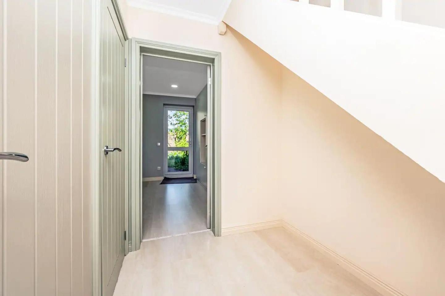Pass The Keys Stylish Gardenten Mins To