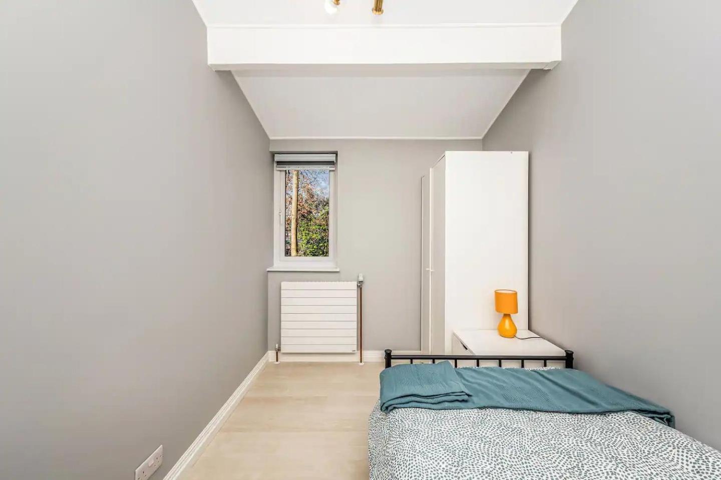 Сasa de vacaciones Pass The Keys Stylish Gardenten Mins To *