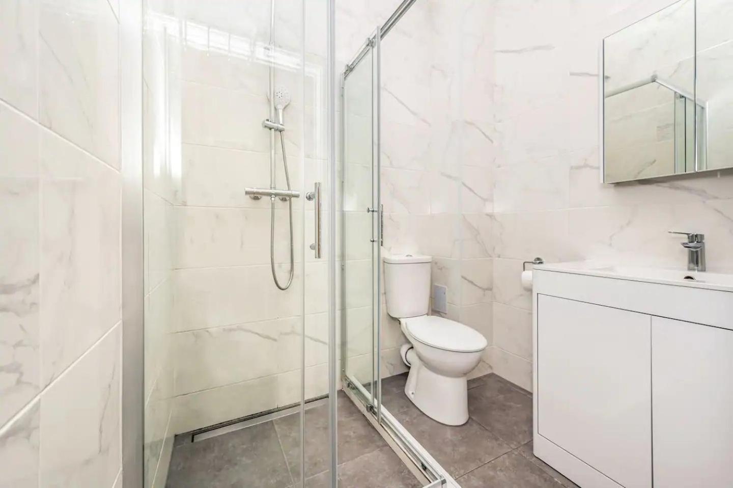 Сasa de vacaciones Pass The Keys Stylish Gardenten Mins To *