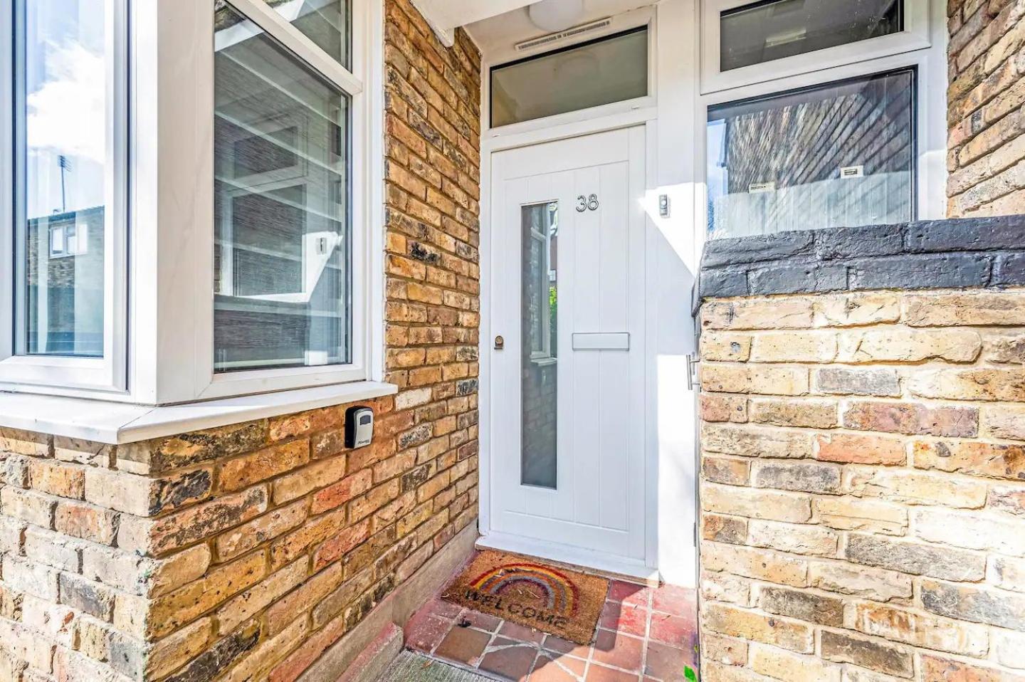 Pass The Keys Stylish Gardenten Mins To *