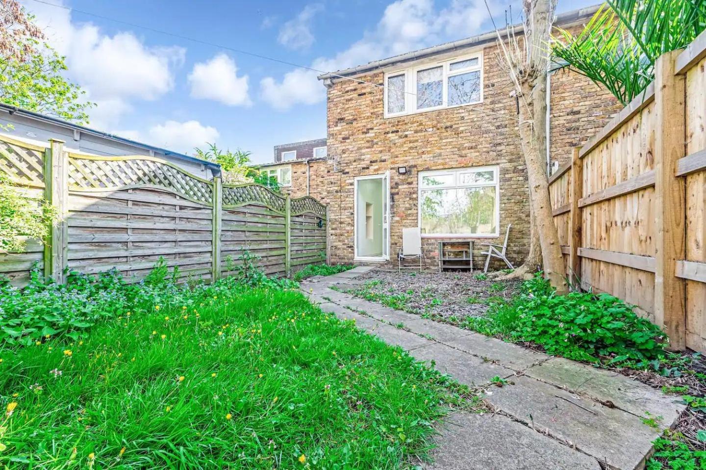 Pass The Keys Stylish Gardenten Mins To *