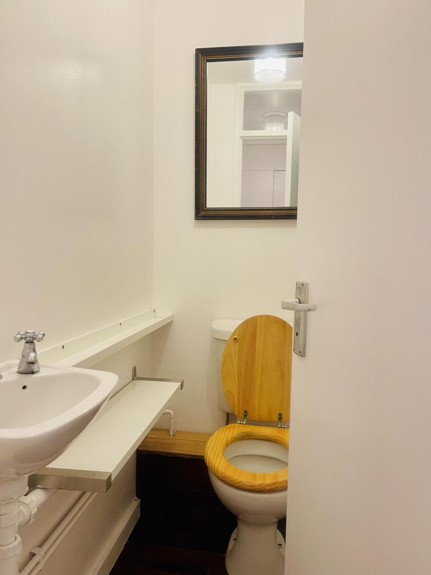 Newly Renovated 2br In The Heart Of Leilighet London