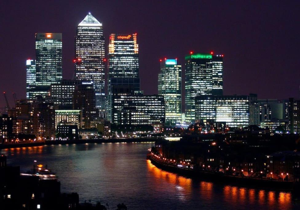 Apartment Luxury Penthouse In Canary Wharf - 3 Bedroom / 2 Bathroom *