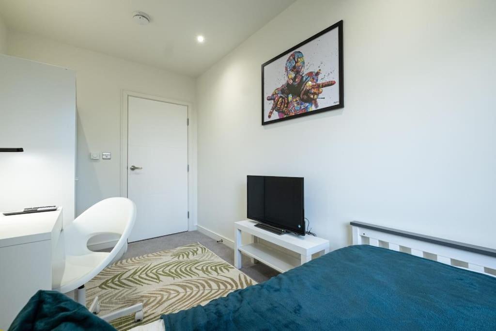Luxury Penthouse In Canary Wharf - 3 Bedroom / 2 Bathroom *