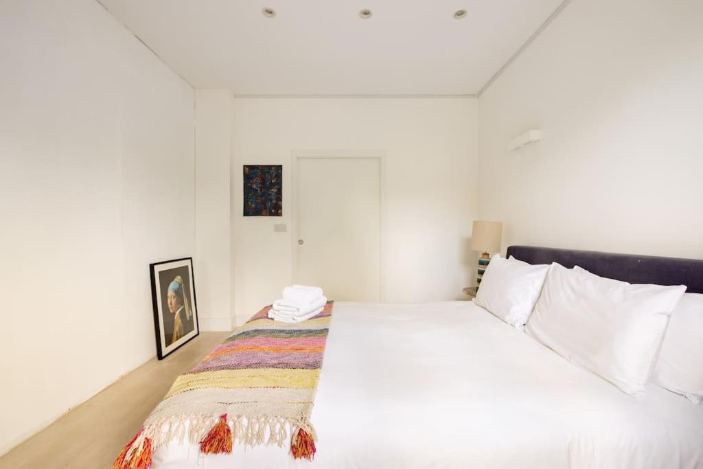 Modern 3 Bedroom Townhouse By Wild Roses * London