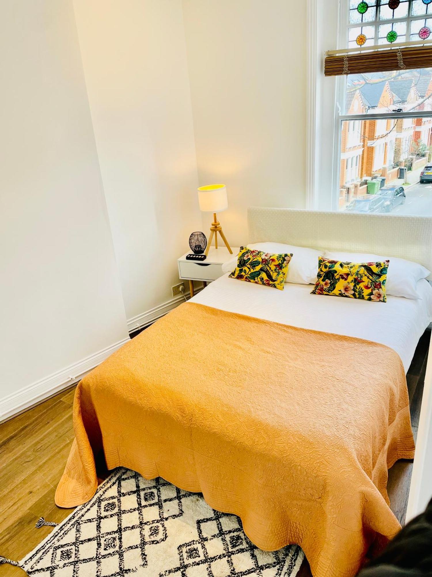 Clapham Park Apartment *