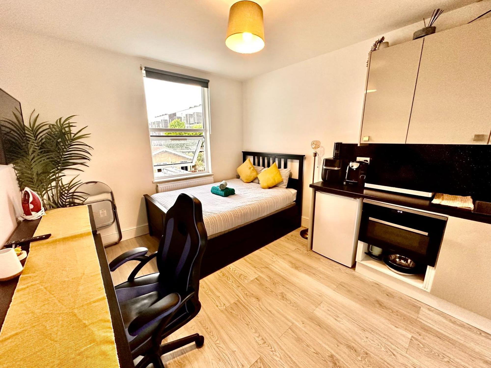 Leilighet Lovely Self Contained Now Available *