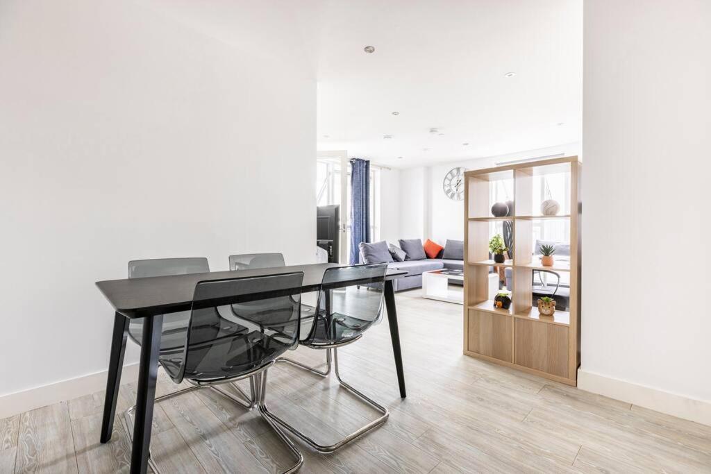 Stylish & Comfortable Top-floor Flat In Harrow London