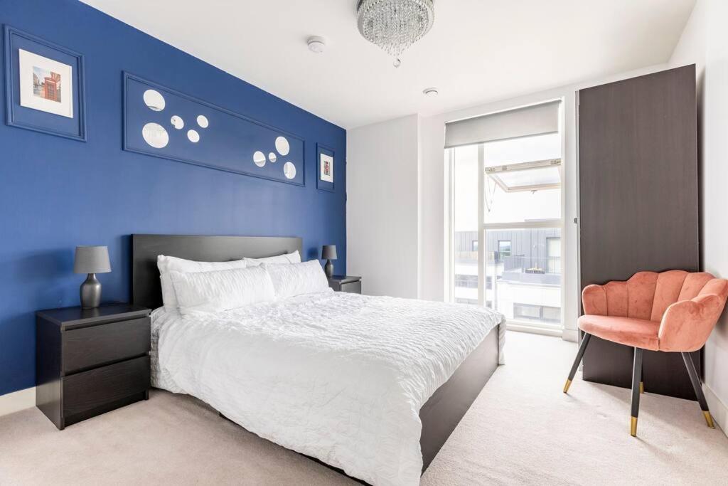 Stylish & Comfortable Top-floor Flat In Harrow London
