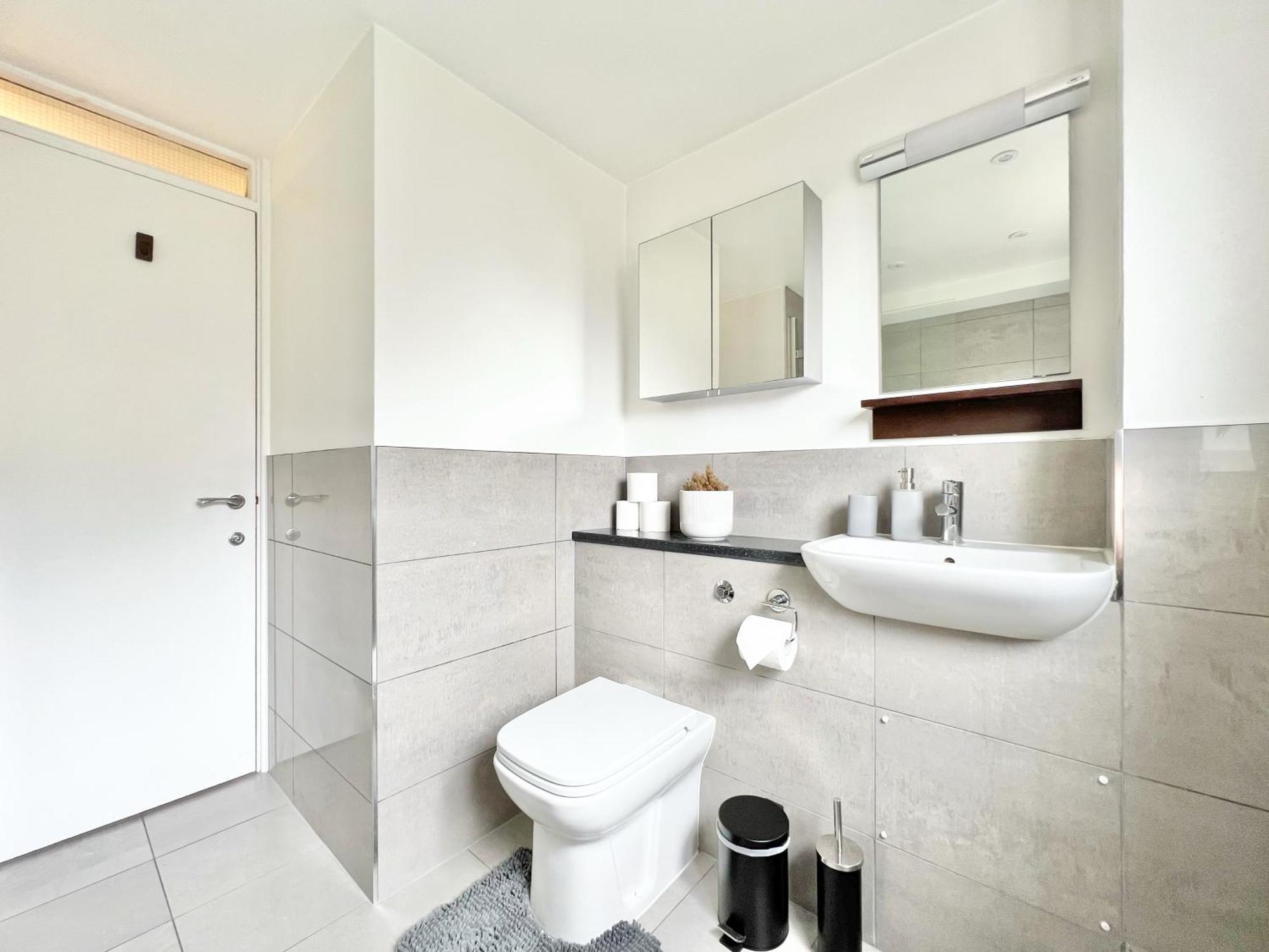 Apartment Weekly Or Monthly - Relocation & Business - 4 Guests - By Hofin Stays Short Lets & Serviced London