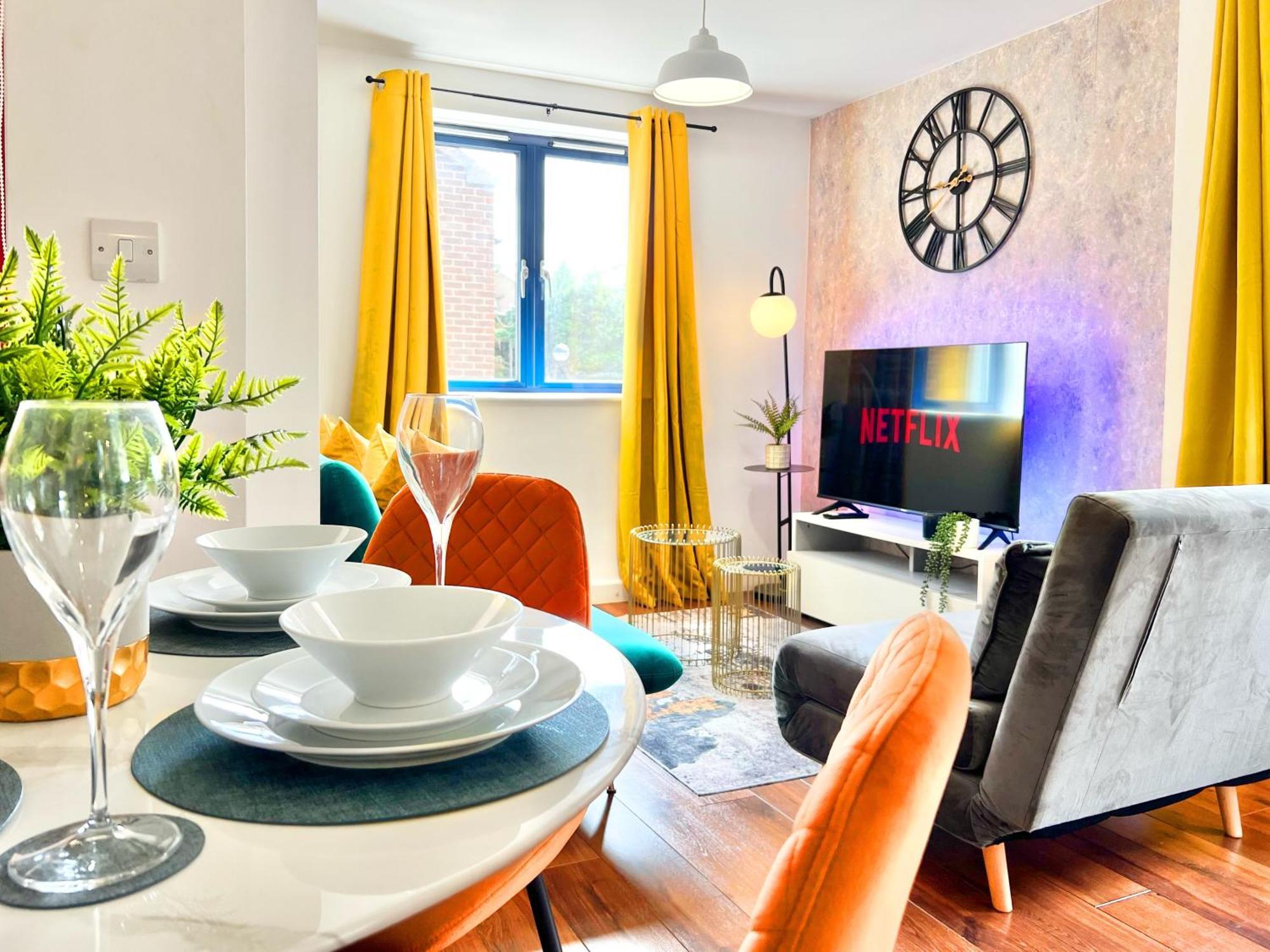 Apartment Weekly Or Monthly - Relocation & Business - 4 Guests - By Hofin Stays Short Lets & Serviced London