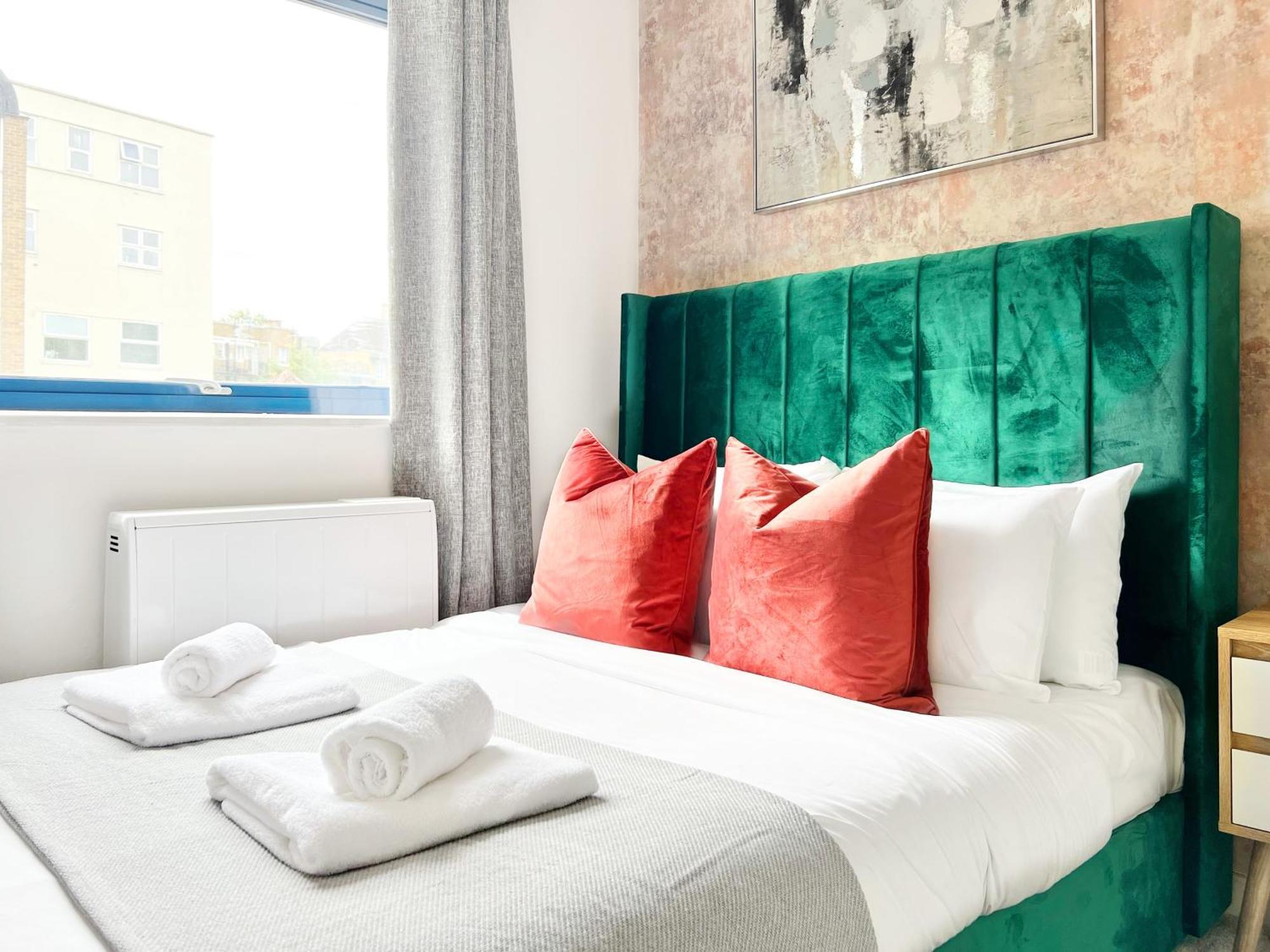 Weekly Or Monthly - Relocation & Business - 4 Guests - By Hofin Stays Short Lets & Serviced Apartment London