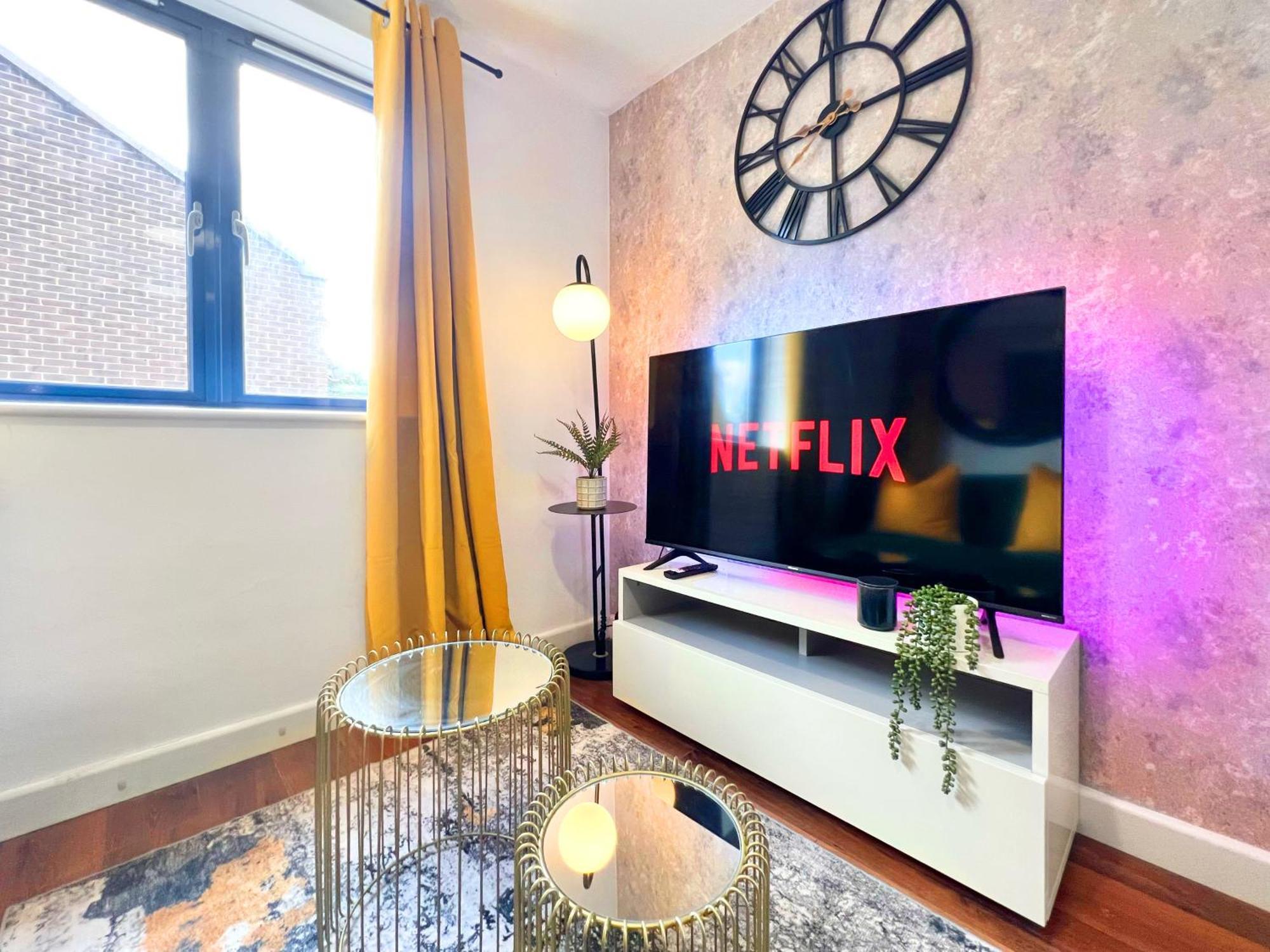Weekly Or Monthly - Relocation & Business - 4 Guests - By Hofin Stays Short Lets & Serviced London