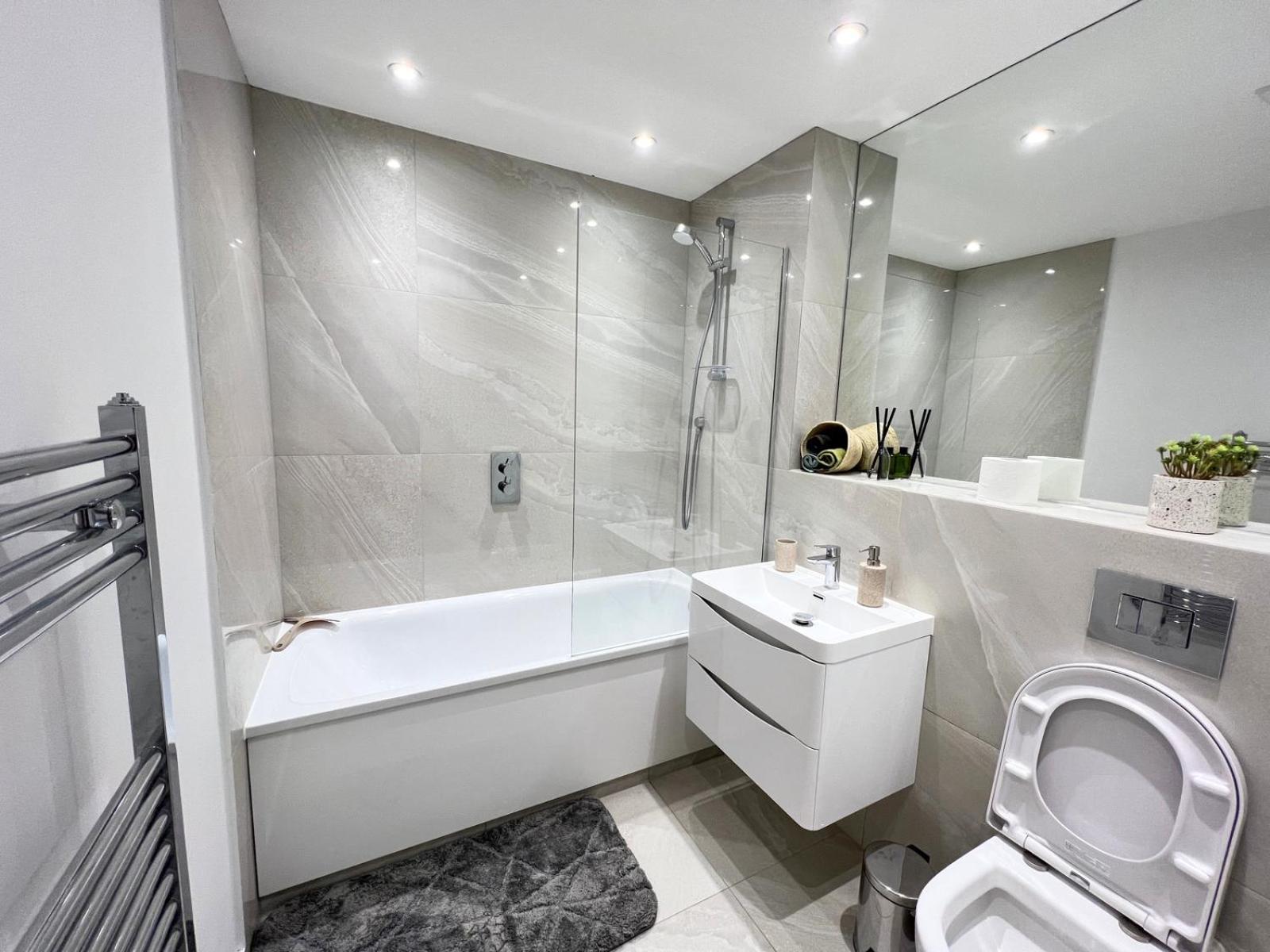 C1, Luxury 2 Bedroom Flat In Wembley Apartamento *